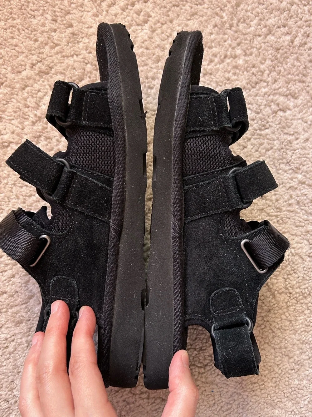 UGG Big Kid Unisex Goldencoast Suede Adjustable Multistrap Sandal Black Sz 4